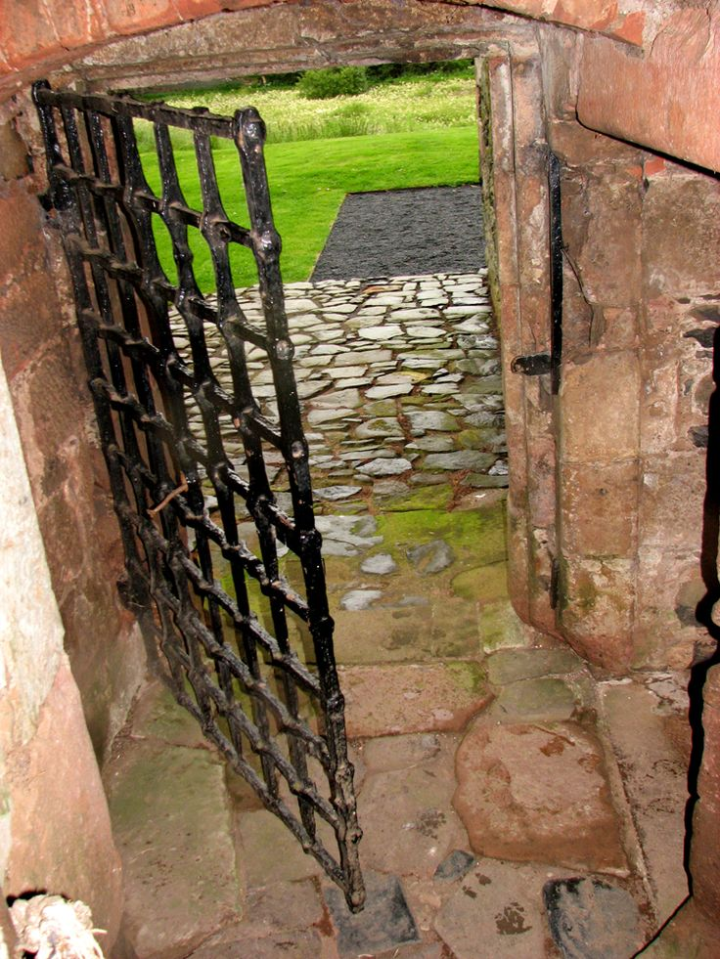 Greenknowe tower Yett